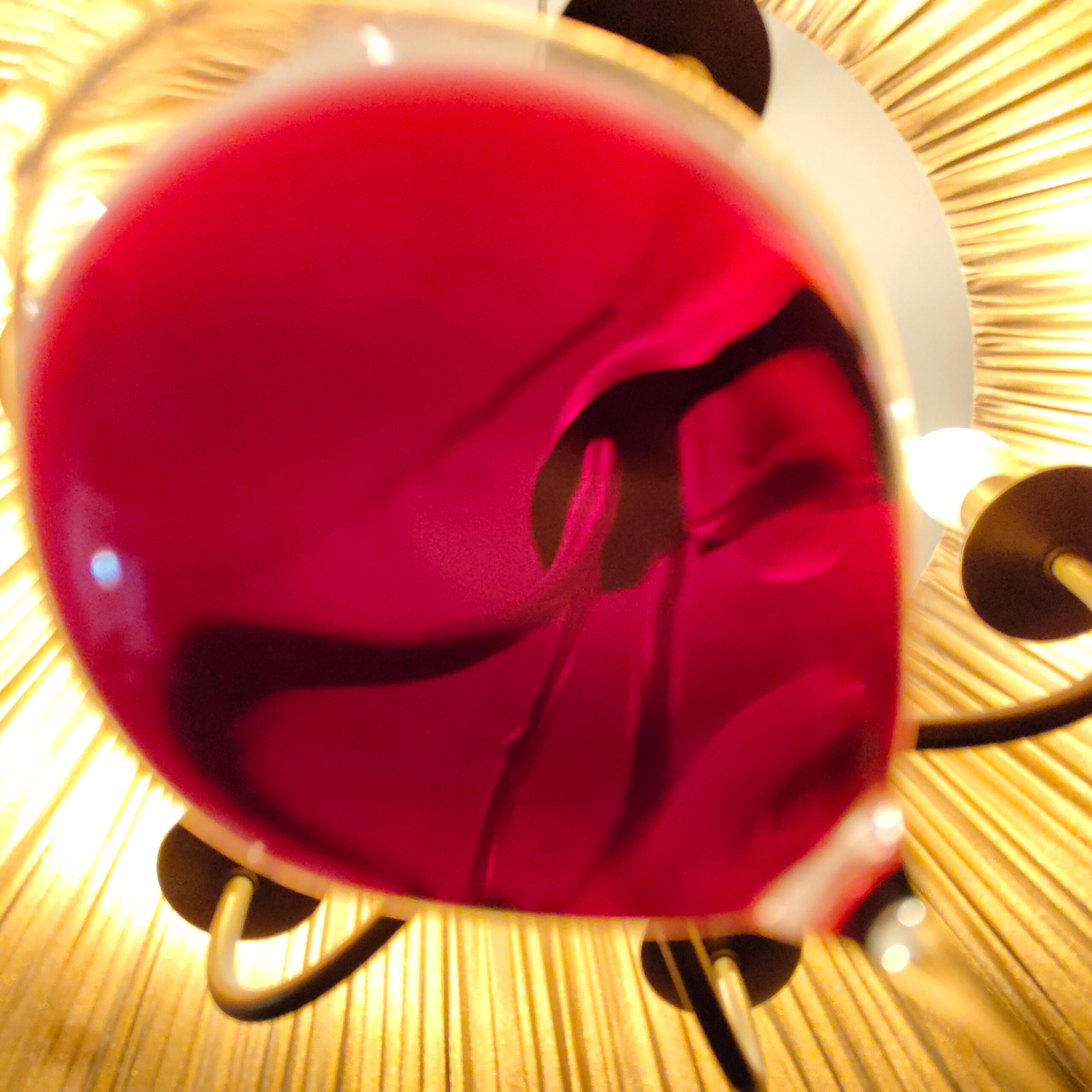 Naturally clarified wine